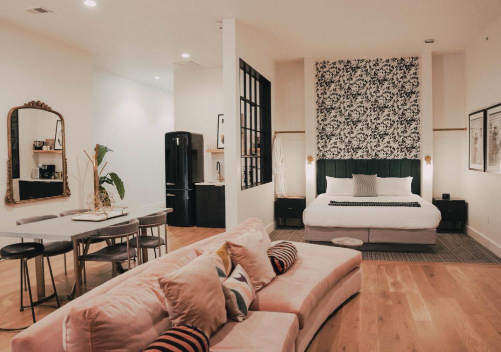 King Suite with Balcony interior